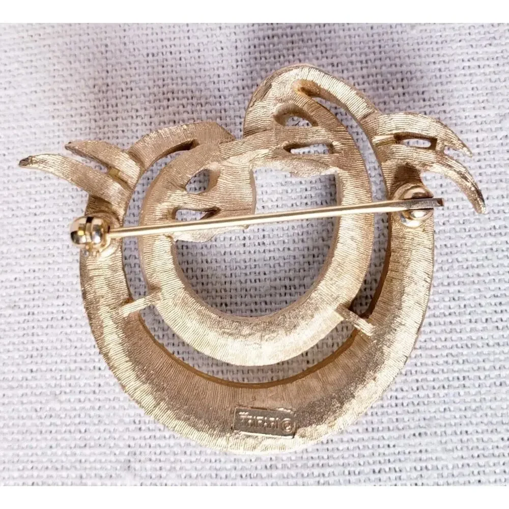 Vintage Crown Trifari White Enamel Gold Tone‎ Swirl Circular Brooch 1.5